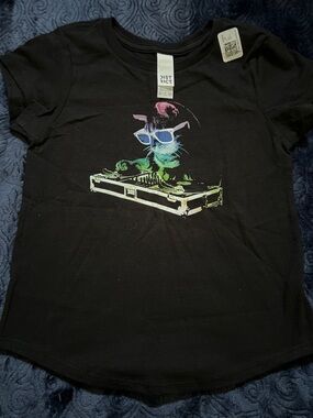 District Kids Black Tee with Multicolor DJ Cat Graphic (Girls XS)